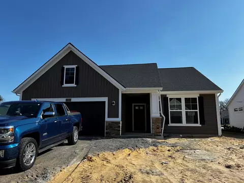 17494 Baltrusol Dr, Spring Lake, MI 49456