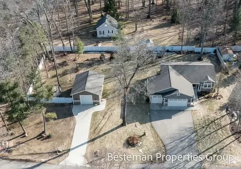 2773 Parkland Dr, Fruitport, MI 49415