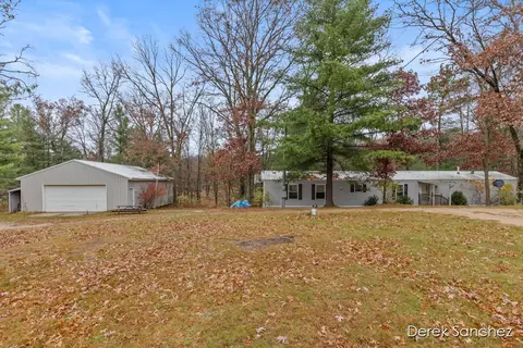 1872 E Shane Dr, Bitely, MI 49309 photo 4