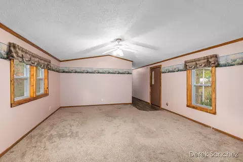 1872 E Shane Dr, Bitely, MI 49309 photo 5