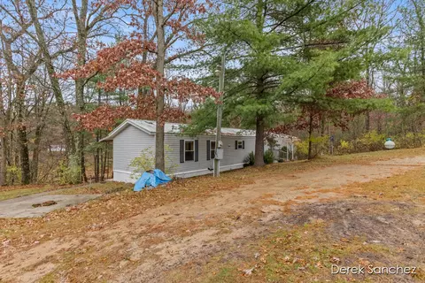 1872 E Shane Dr, Bitely, MI 49309 photo 3