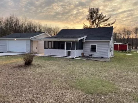2960 57th St, Fennville, MI 49408