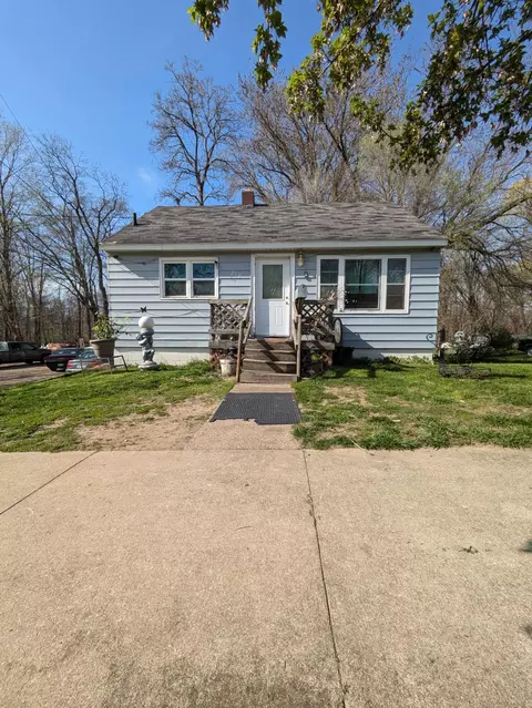 210 Fifth Ave, Three Rivers, MI 49093