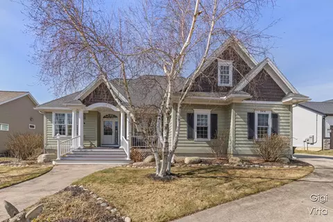 344 Parkside Ln, Douglas, MI 49406