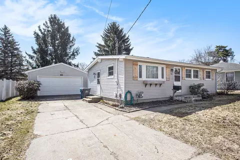 611 Pleasant Ave, Kalamazoo, MI 49008