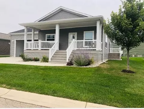 5680 Kingsley Dr, Cedar Springs, MI 49319