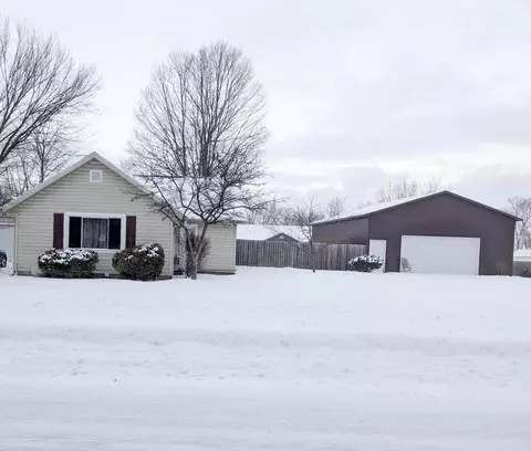 42 State St, Middleville, MI 49333