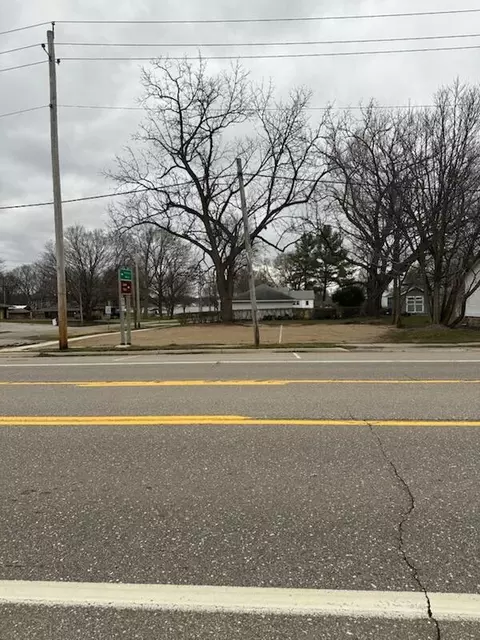 26828 W Main St, Edwardsburg, MI 49112