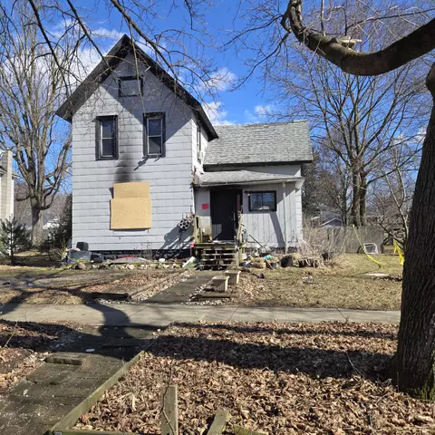 606 8th St, Three Rivers, MI 49093