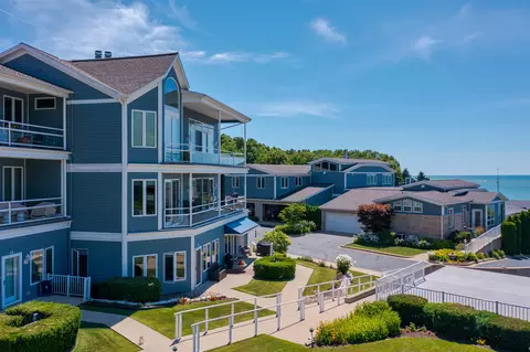 4144 Ridge Rd #27, Stevensville, MI 49127