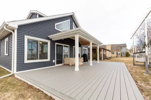 10698 W Shore Dr, Houghton Lake, MI 48629