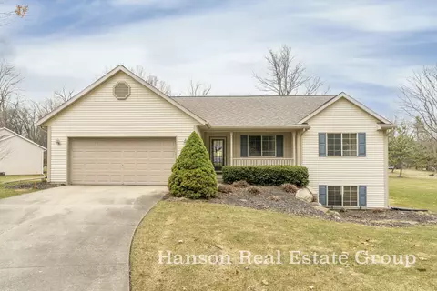 12409 Holmden Dr NE, Rockford, MI 49341