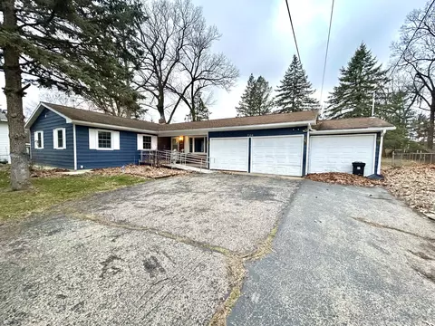 726 Cambridge Dr, Battle Creek, MI 49015