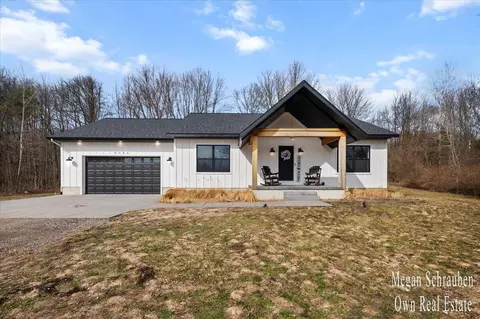 4086 W Michillinda Rd, Whitehall, MI 49461