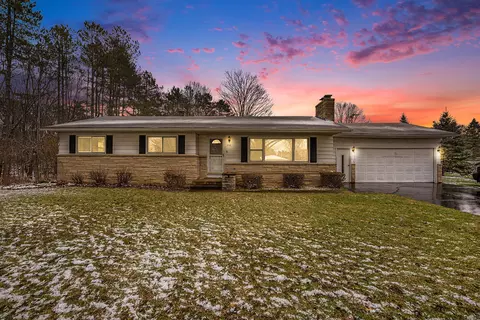 318 W Orchard St, Gobles, MI 49055