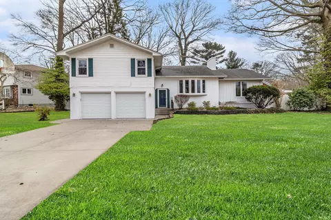 815 Plymouth Dr, North Muskegon, MI 49445