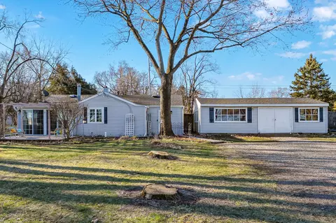 1108 Lakeview Dr, Portage, MI 49002