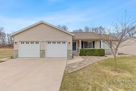 11250 Lindy Dr, Rockford, MI 49341