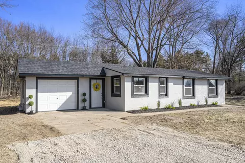 16686 Lovers Ln, Three Rivers, MI 49093