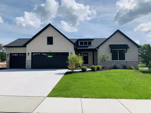 7114 Pinehurst Dr NE, Rockford, MI 49341