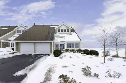 727 Seawatch Dr, Holland, MI 49424