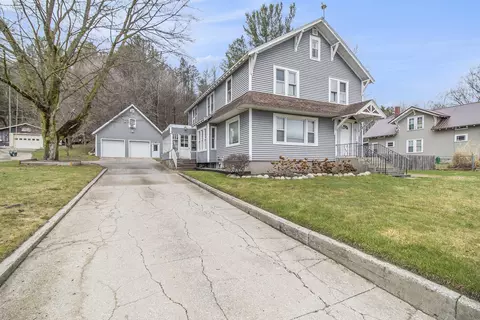 4877 1st St, New Era, MI 49446