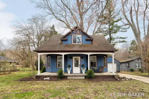 2006 W 32nd St, Holland, MI 49423