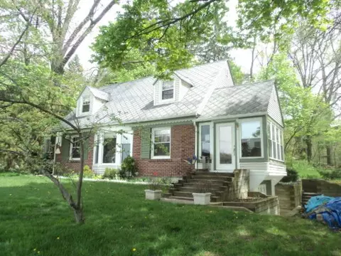 427 Burrows Rd, Kalamazoo, MI 49006