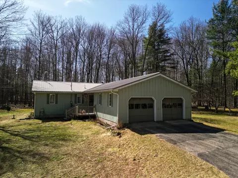 9941 S Blair Ave, Grant, MI 49327