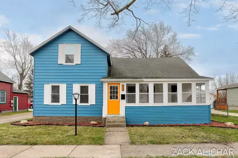 520 Monroe Ave, Grand Haven, MI 49417