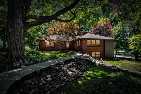 135 Hillsdale St, Hillsdale, MI 49242