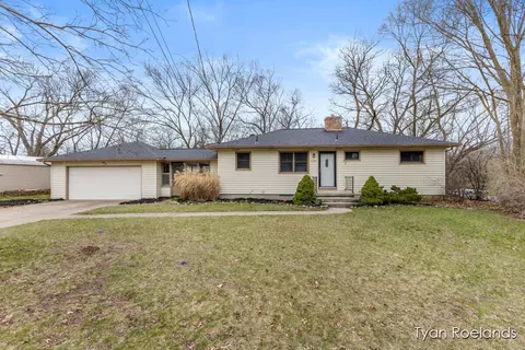3127 Kensboro Ave NE, Grand Rapids, MI 49505