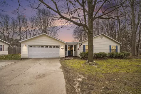 306 Rogers St, Decatur, MI 49045