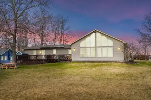 47764 Woodland Dr, Bangor, MI 49013