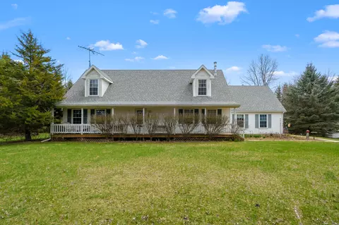 2905 E Bacon Rd, Hillsdale, MI 49242