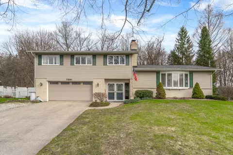7851 N Gleneagle Dr, Kalamazoo, MI 49048