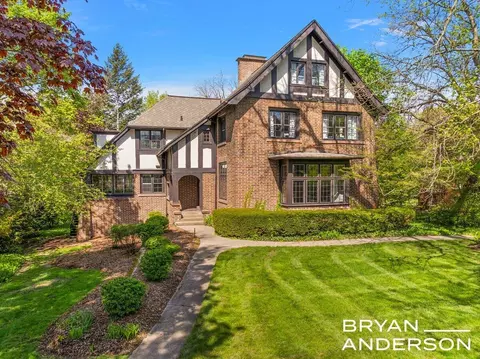 345 Plymouth Ave SE, East Grand Rapids, MI 49506