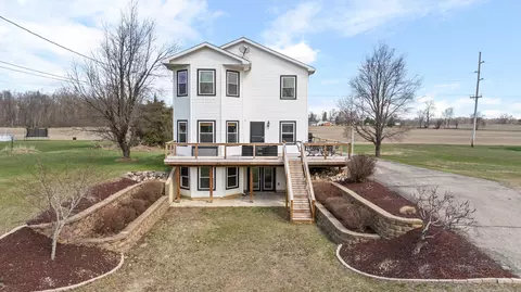14204 Northmoor Dr, Cement City, MI 49233