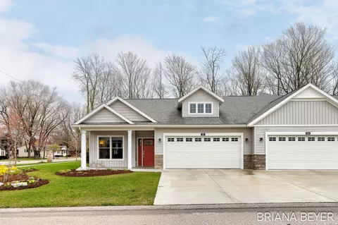 995 Maplewood Ct, Holland, MI 49423