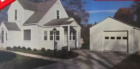 15 Lakeview Ct, Hillsdale, MI 49242