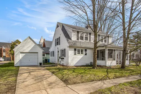 220 Park St, Plainwell, MI 49080