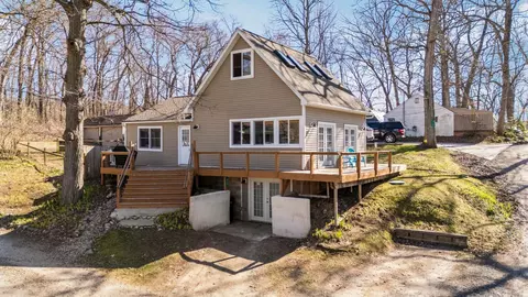 915 Guinan Dr, Chelsea, MI 48118