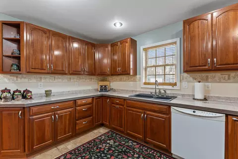 Kitchen - 22301 Forest Ave, Cassopolis, MI 49031 photo 5 of 5
