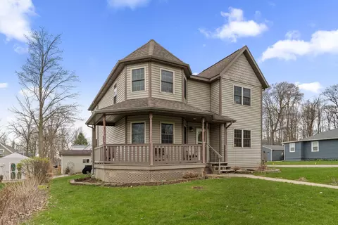 Exterior - 22301 Forest Ave, Cassopolis, MI 49031 photo 3 of 5