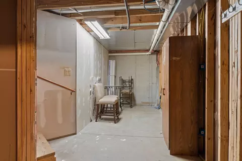 Entry Way - 22301 Forest Ave, Cassopolis, MI 49031 photo 1 of 2