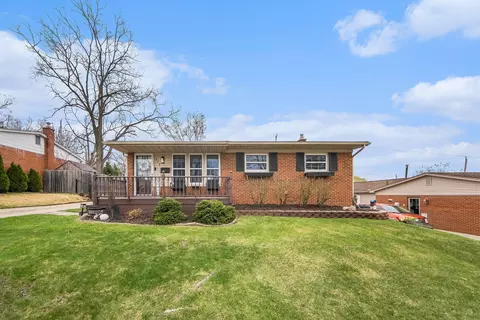 573 Crestwood Cir, Saline, MI 48176