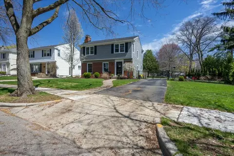 1042 Floral Ave SE, East Grand Rapids, MI 49506