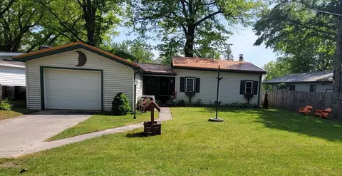 940 E Pequot Ln, Hope, MI 48628