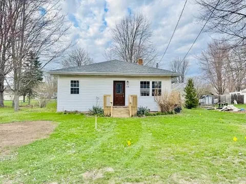 279 E Orchard Ave, Shepherd, MI 48883 photo 2