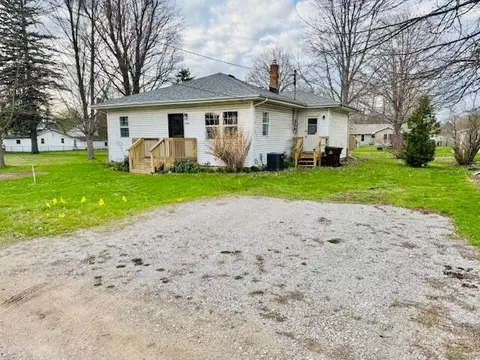 279 E Orchard Ave, Shepherd, MI 48883